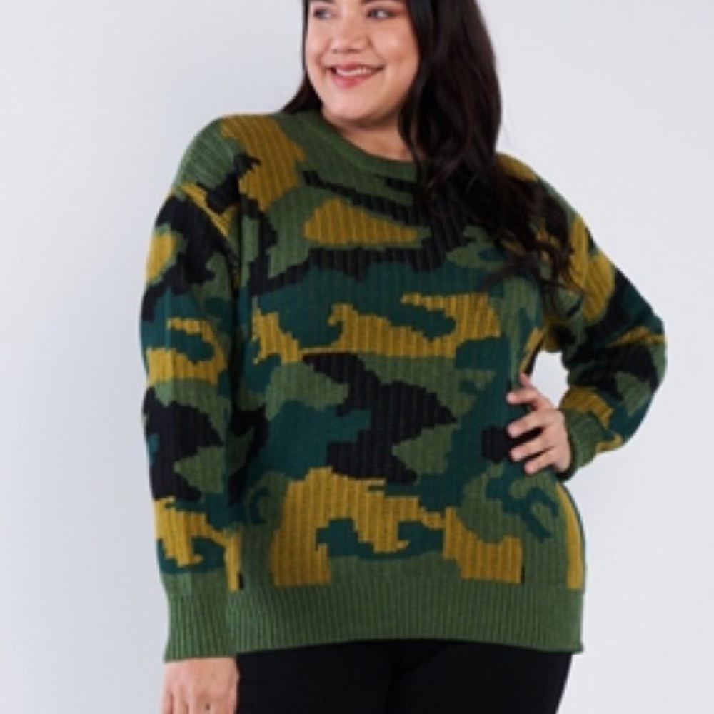 Gilli Camo Sweater Small Crewneck Sweater